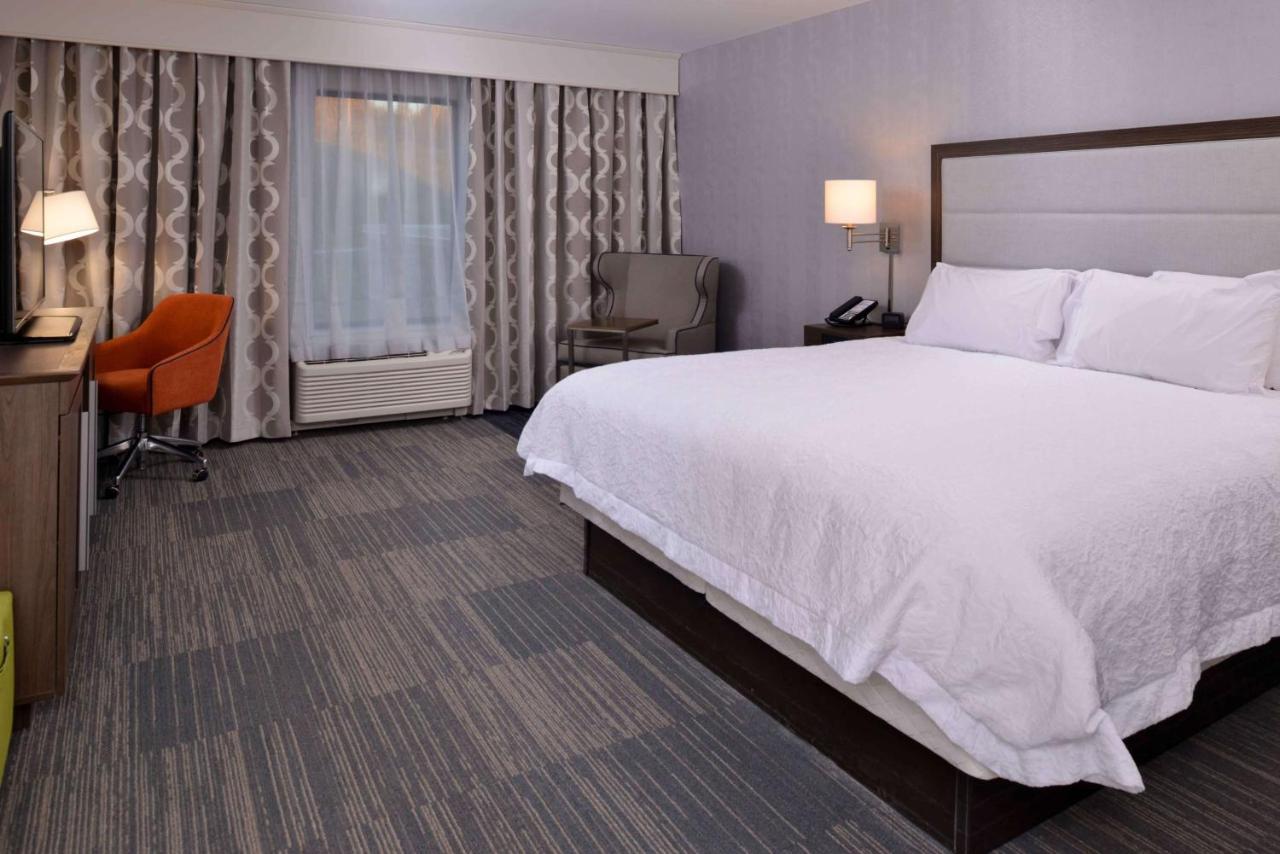| Hampton Inn & Suites Albany-East Greenbush, NY