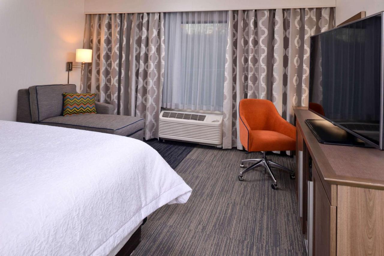 | Hampton Inn & Suites Albany-East Greenbush, NY