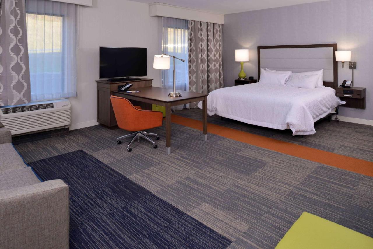 | Hampton Inn & Suites Albany-East Greenbush, NY