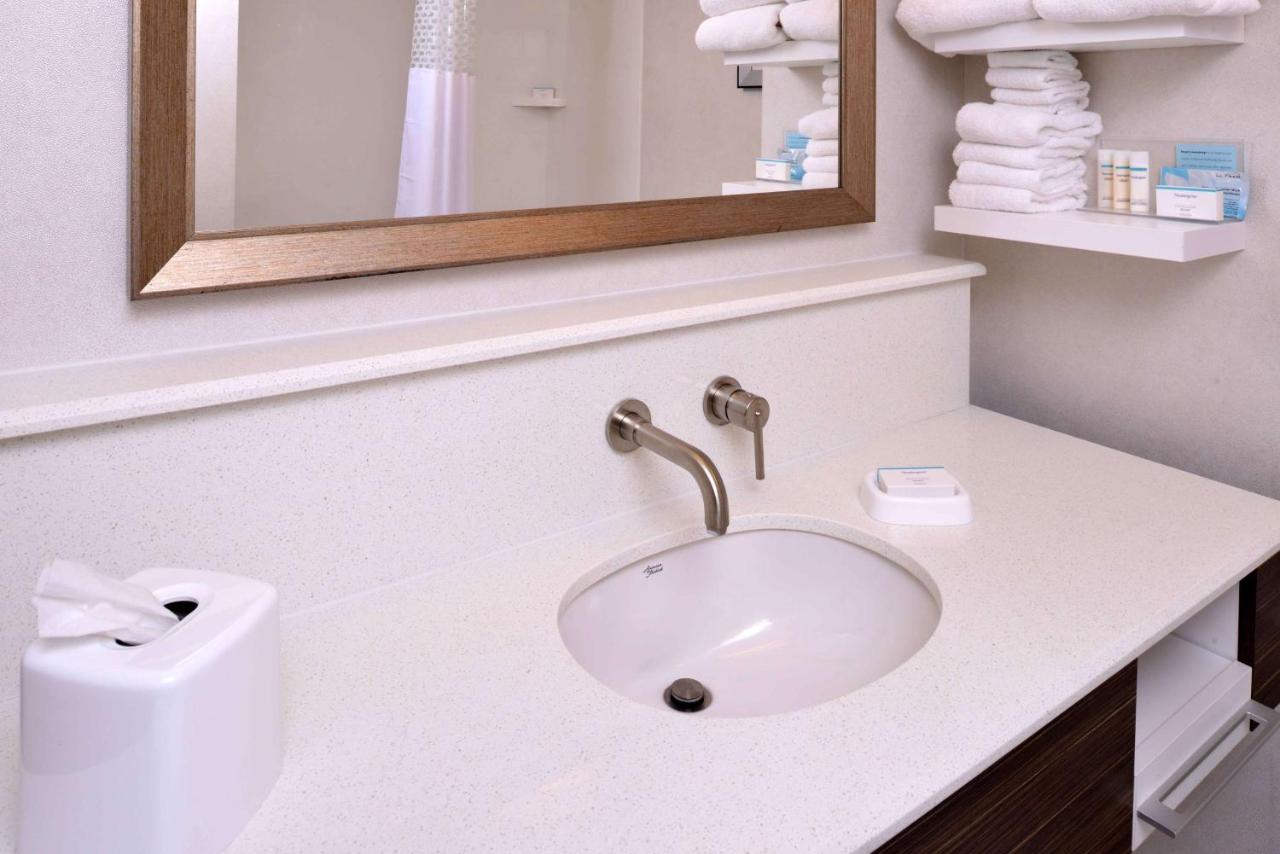 | Hampton Inn & Suites Albany-East Greenbush, NY