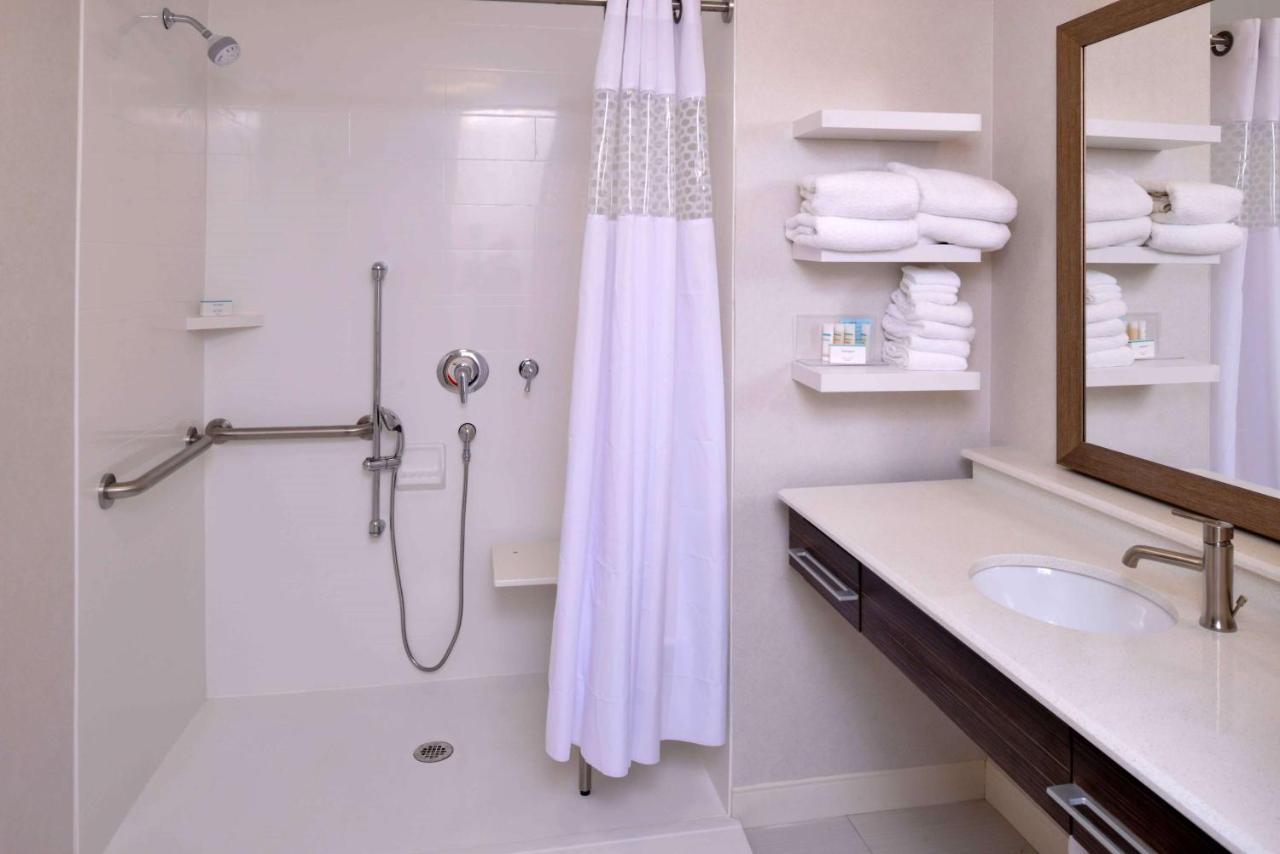 | Hampton Inn & Suites Albany-East Greenbush, NY