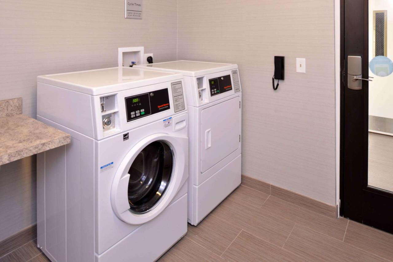 | Hampton Inn & Suites Albany-East Greenbush, NY