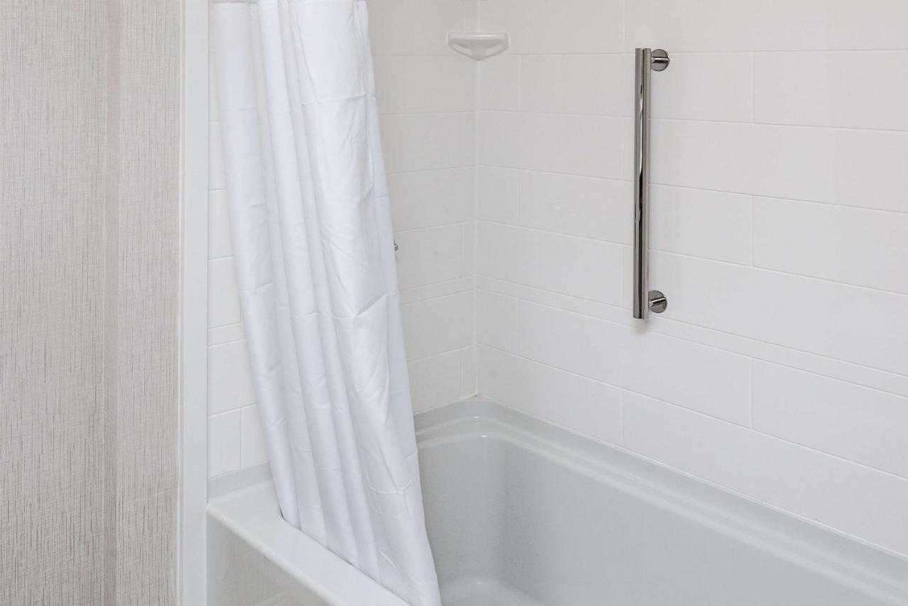 | Hampton Inn Boston - Westborough