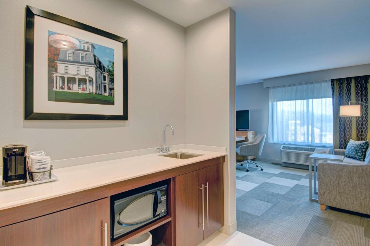 King Studio with Sofa Bed at Hampton Inn Boston - Westborough