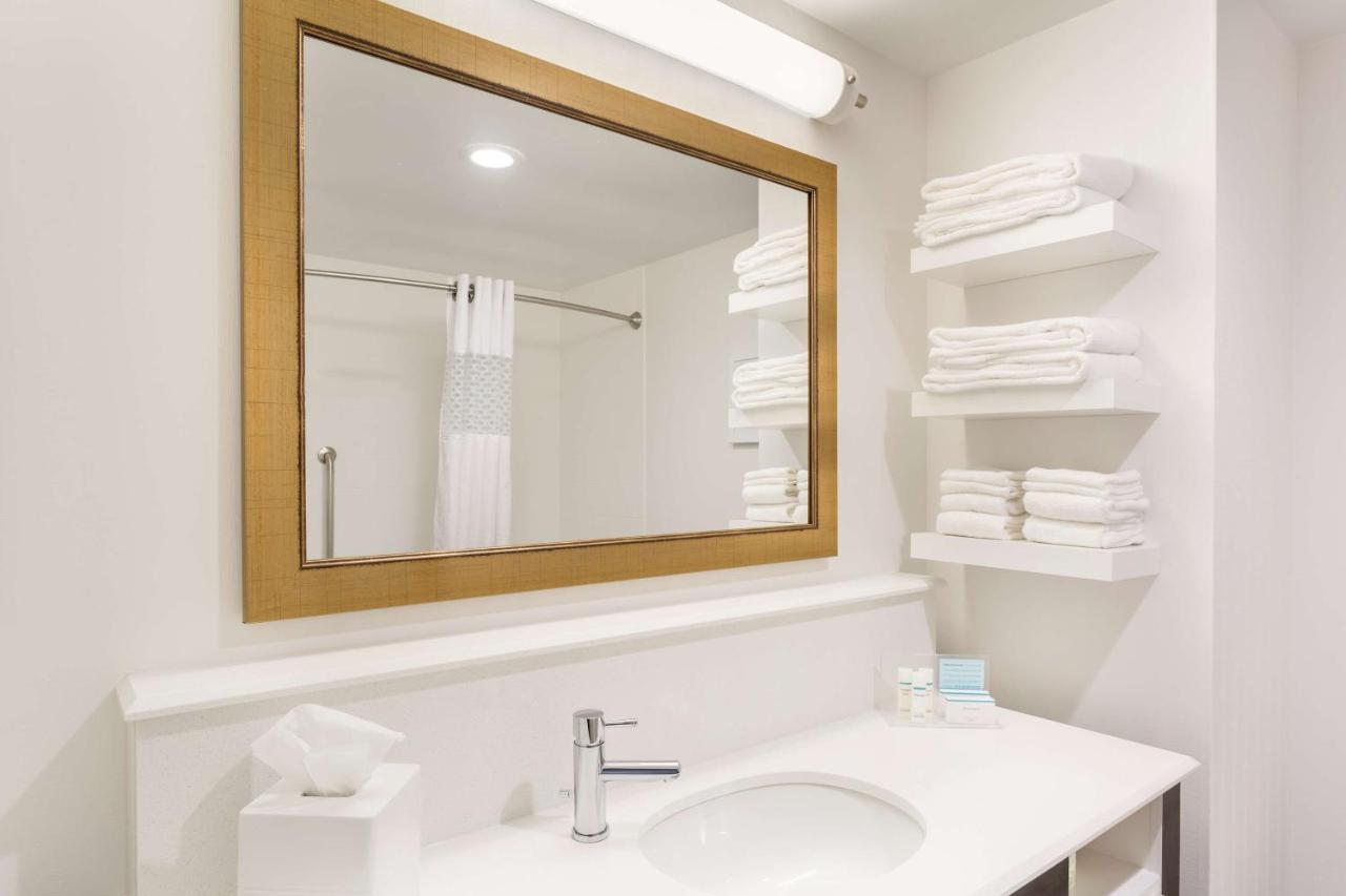 Queen Room with Two Queen Beds - Non-Smoking at Hampton Inn & Suites Newport/Cincinnati