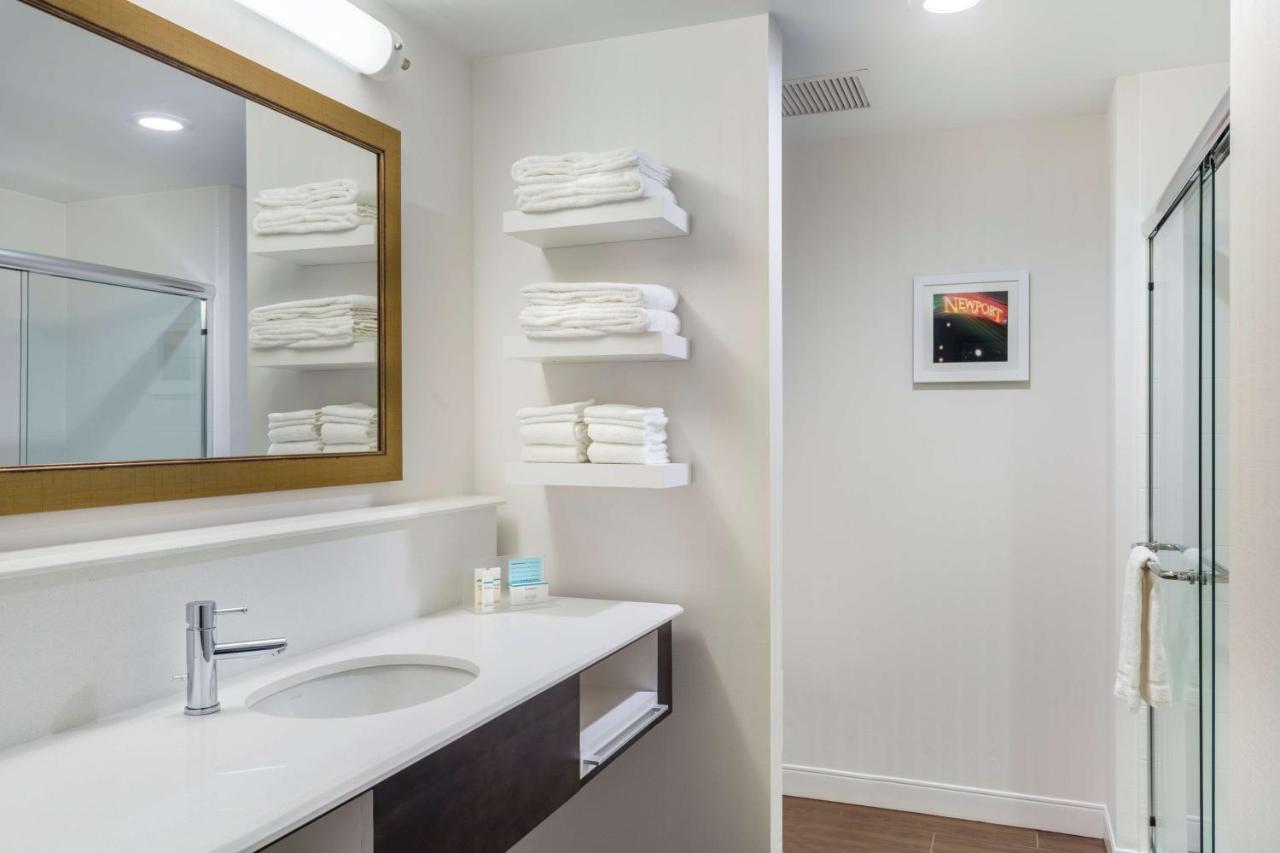 King Room with Sofa Bed - Non-Smoking at Hampton Inn & Suites Newport/Cincinnati