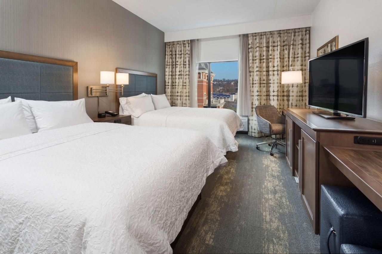 Queen Room with Two Queen Beds - Non-Smoking at Hampton Inn & Suites Newport/Cincinnati
