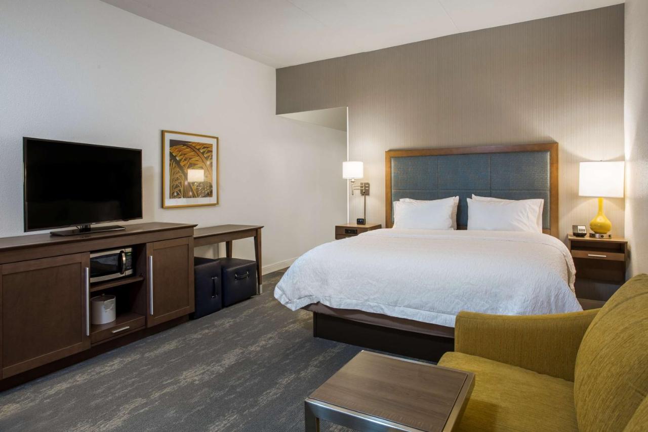 King Room with Sofa Bed - Non-Smoking at Hampton Inn & Suites Newport/Cincinnati