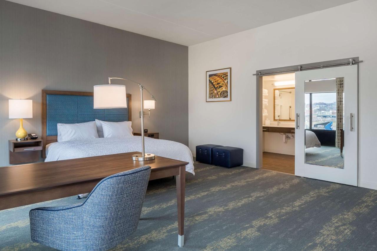 King Suite with City View - Disability/Hearing Accessible - Non-Smoking at Hampton Inn & Suites Newport/Cincinnati