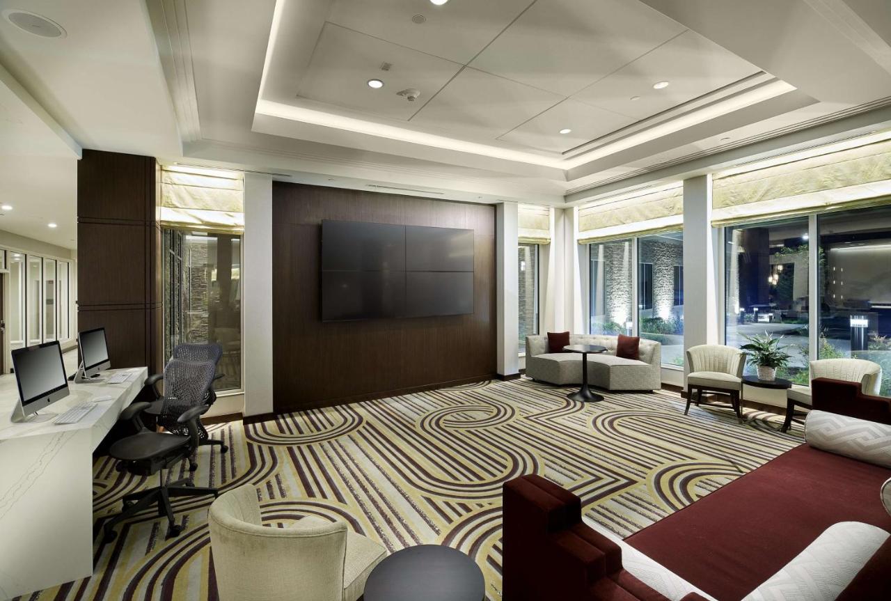 | Hilton Garden Inn Roslyn