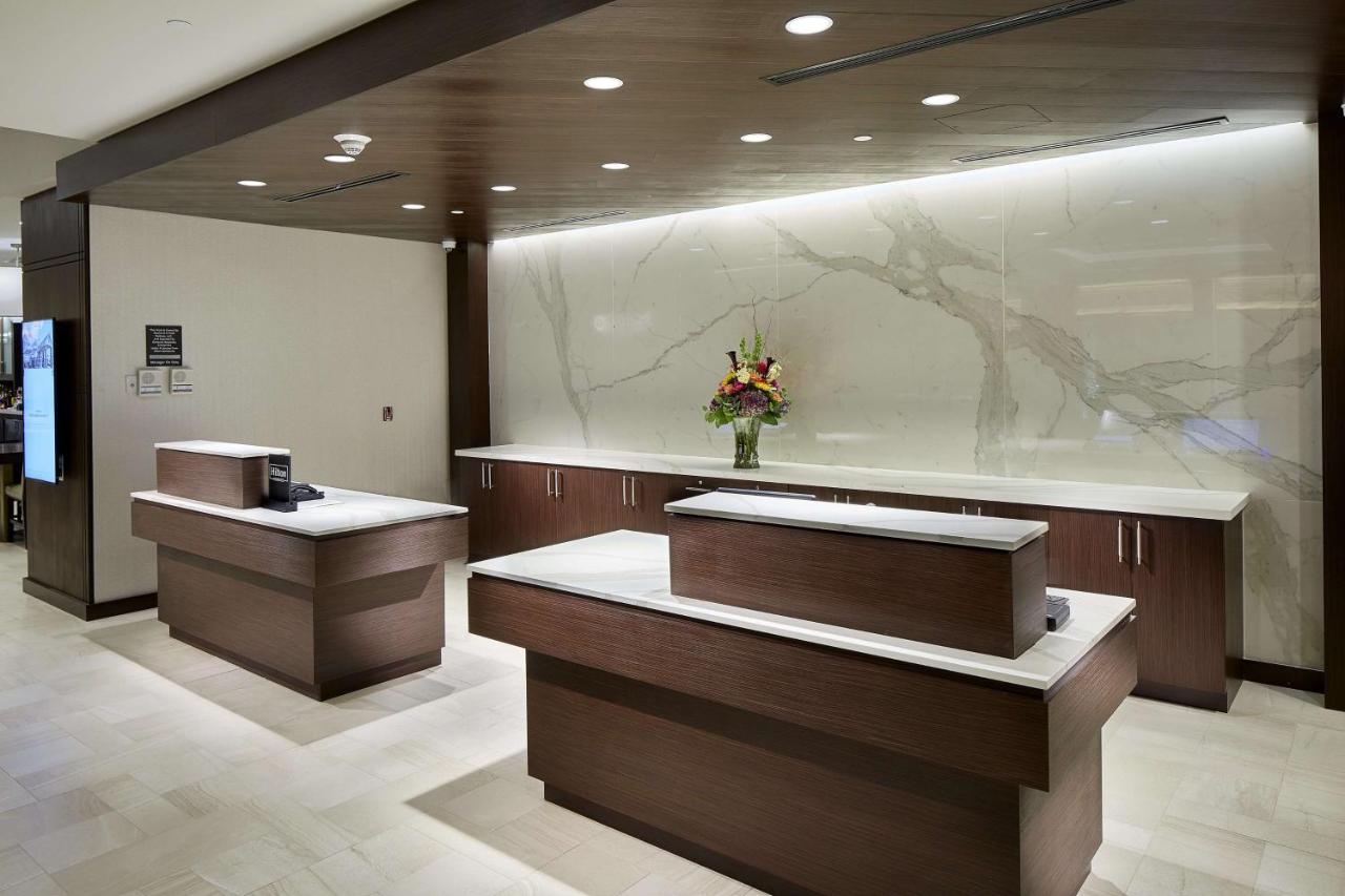 | Hilton Garden Inn Roslyn