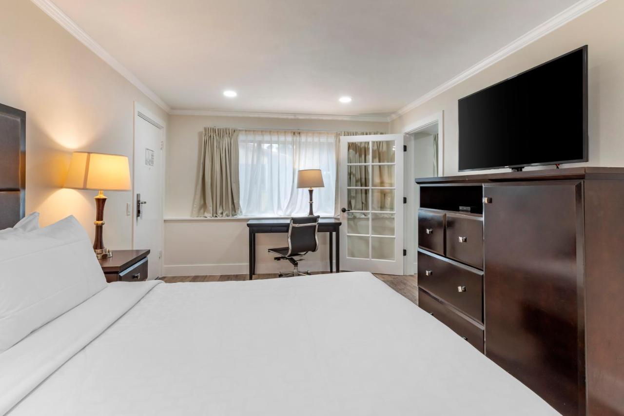| Best Western Carmel's Town House Lodge