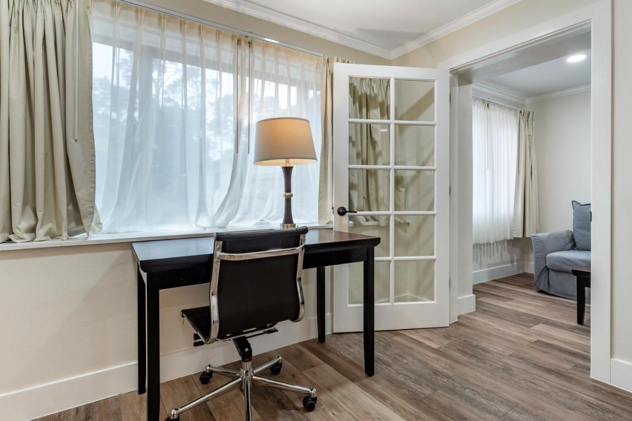 | Best Western Carmel's Town House Lodge