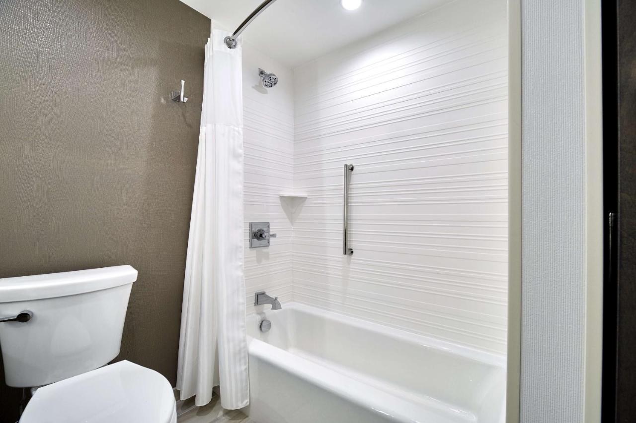 | Hilton Garden Inn Roslyn
