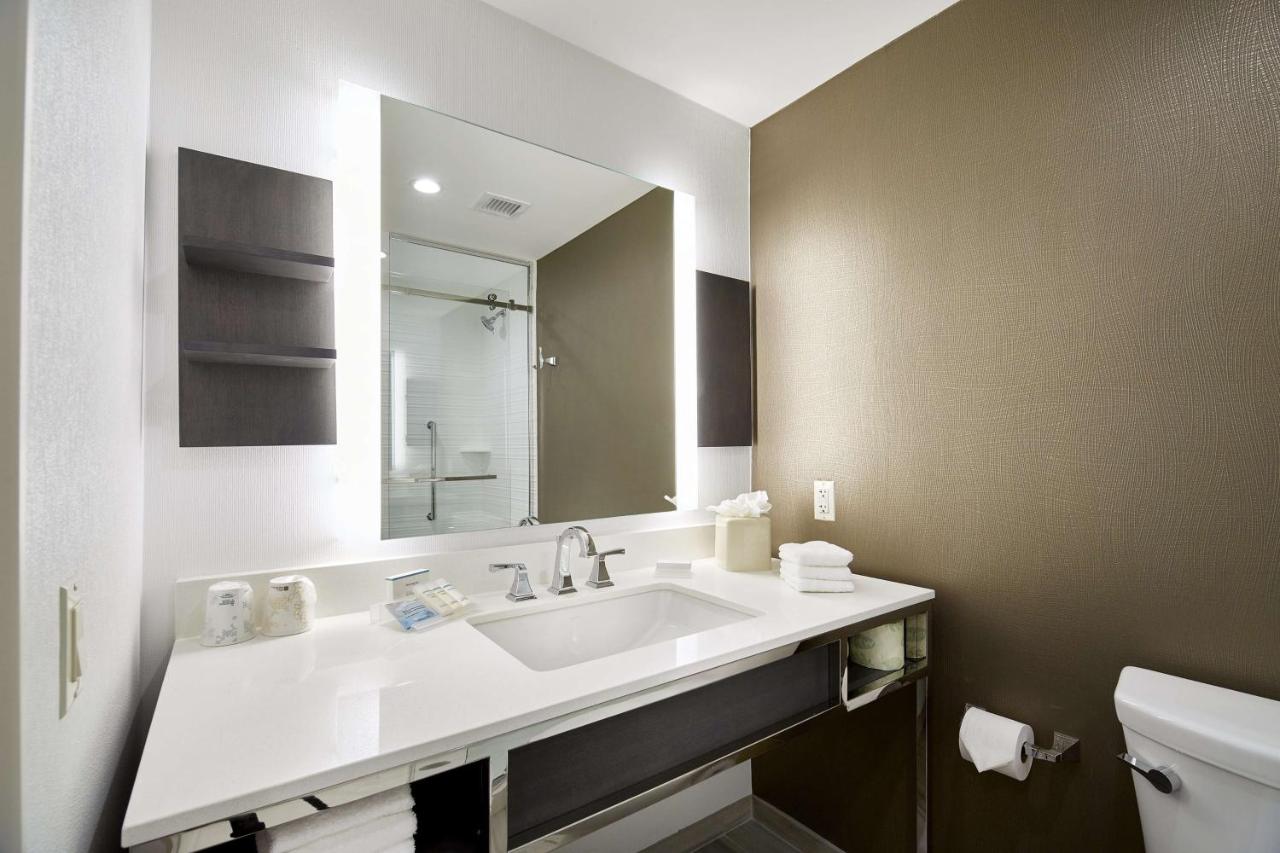 | Hilton Garden Inn Roslyn