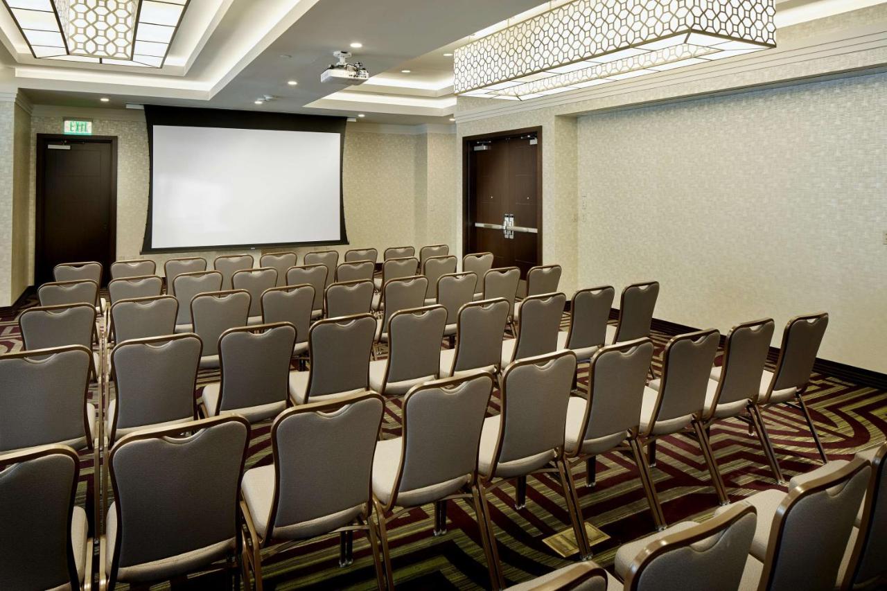 | Hilton Garden Inn Roslyn