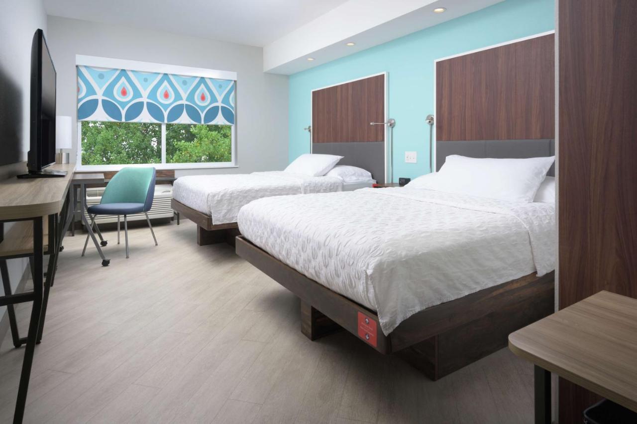 Queen Room - Mobility/Hearing Accessible with Shower at Tru by Hilton McDonough