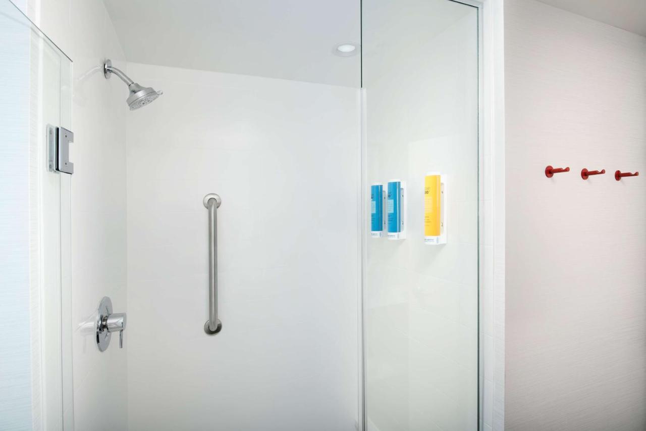 King Room with Roll in Shower - Hearing Accessible at Tru by Hilton McDonough