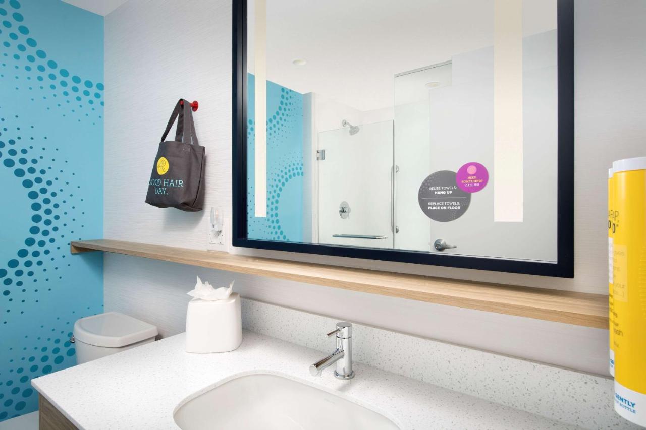 King Room with Roll in Shower - Hearing Accessible at Tru by Hilton McDonough