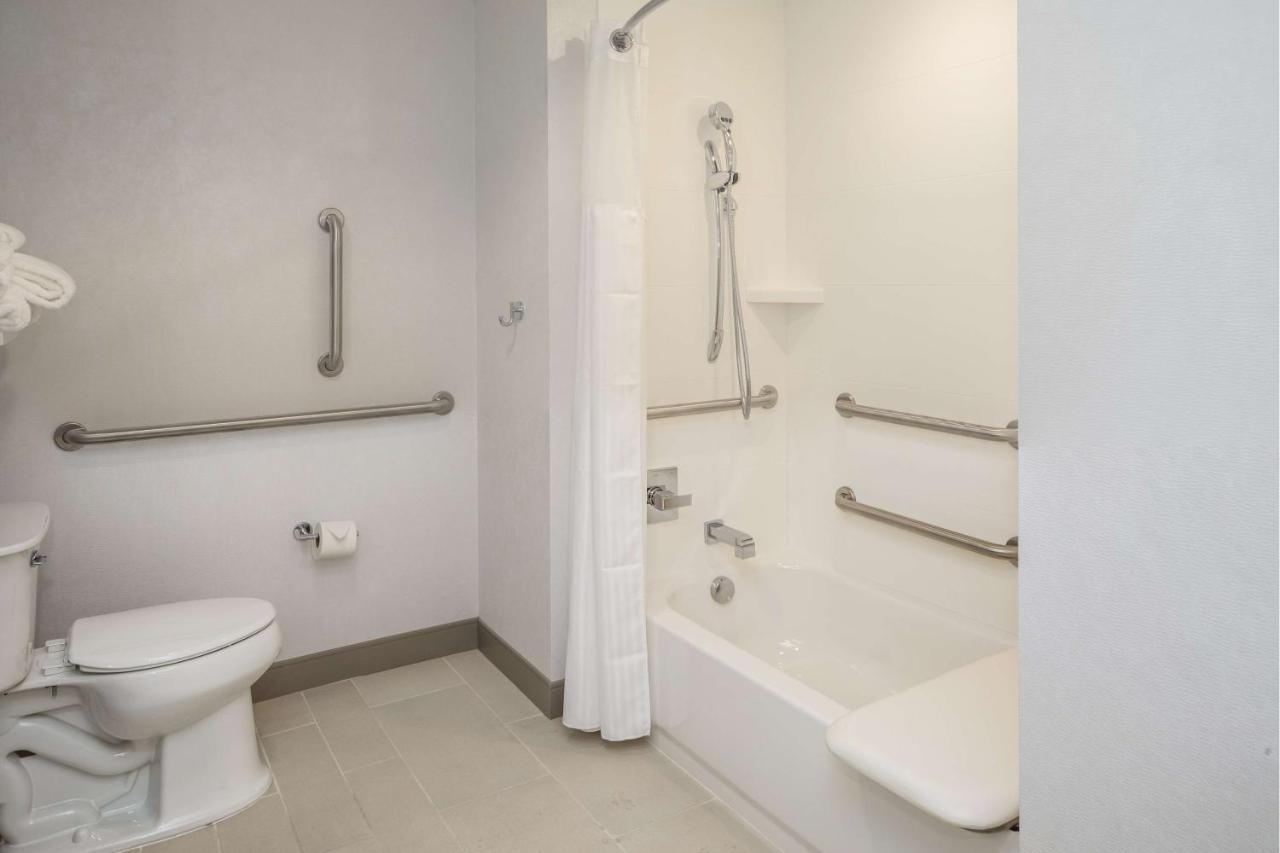 | Hilton Garden Inn Pittsburgh Airport