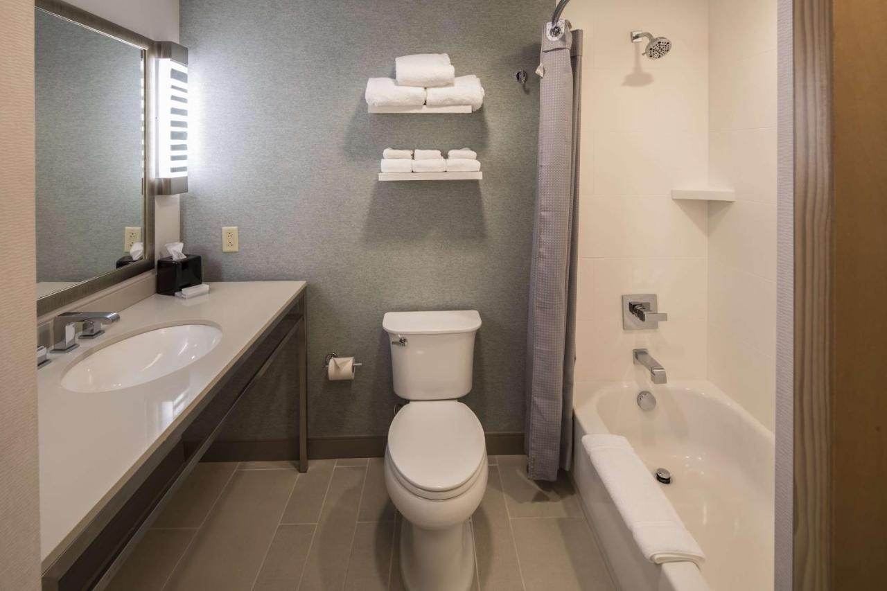 | Hilton Garden Inn Pittsburgh Airport