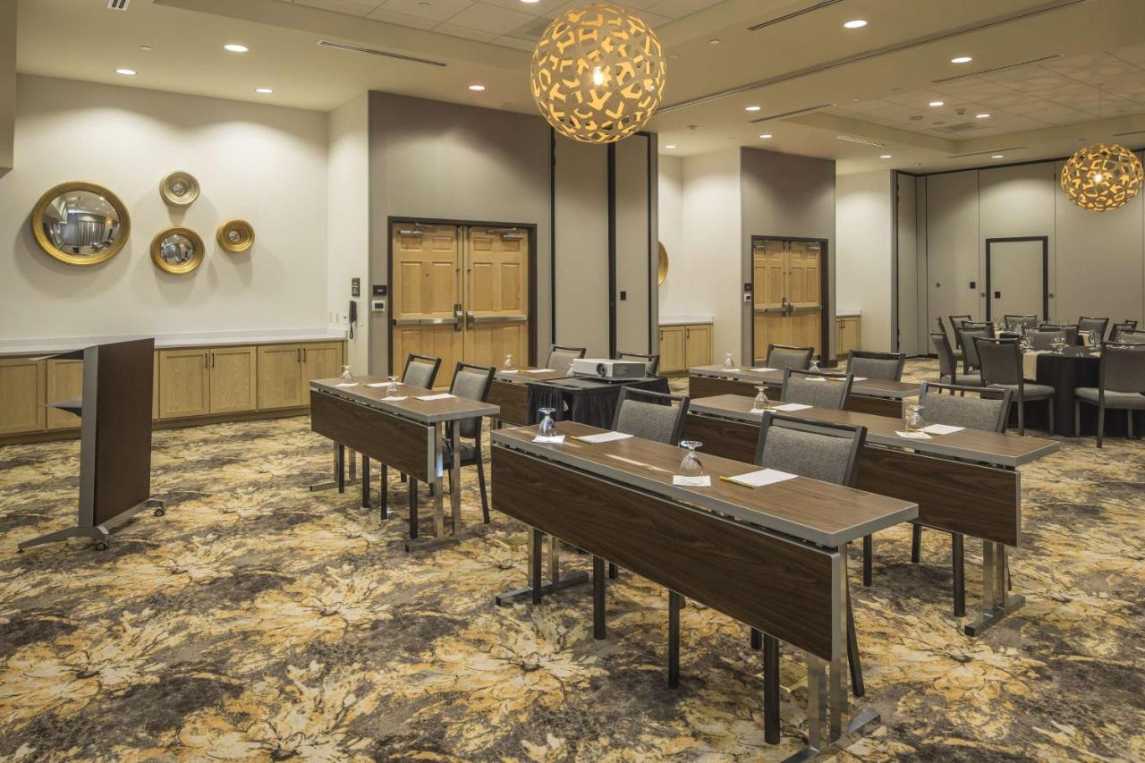 | Hilton Garden Inn Pittsburgh Airport