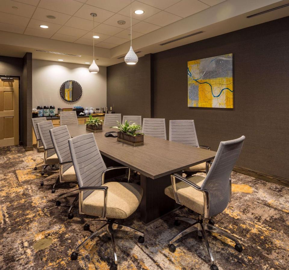 | Hilton Garden Inn Pittsburgh Airport