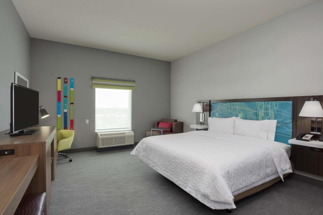 King Room - Hearing Accessible - Non-Smoking at Hampton Inn Fort Lauderdale Pompano Beach