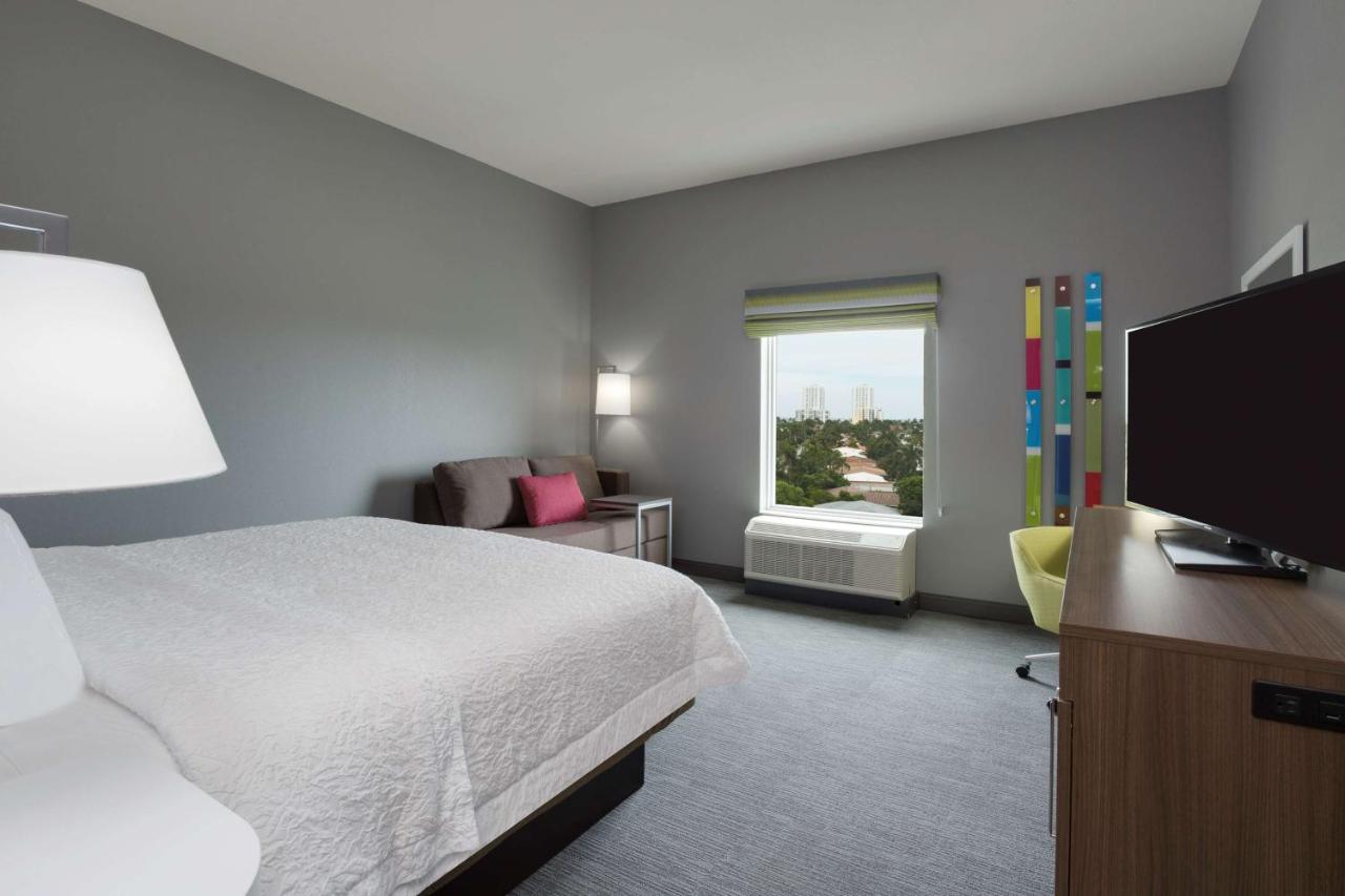 King Room with Sofa Bed - Mobility Accessible/Non-Smoking at Hampton Inn Fort Lauderdale Pompano Beach