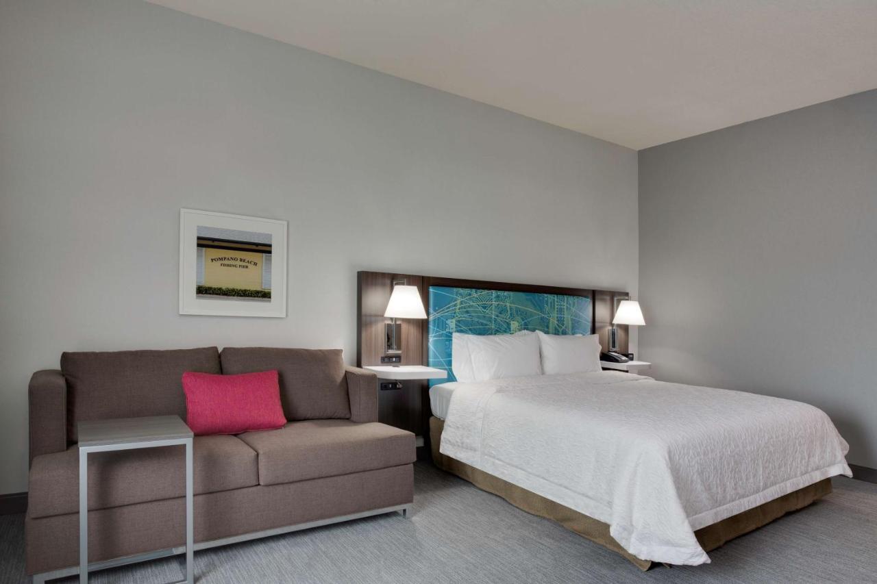 King Room with Sofa Bed - Mobility Accessible/Non-Smoking at Hampton Inn Fort Lauderdale Pompano Beach