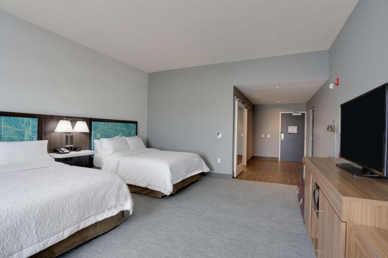 Queen Room with Two Queen Beds - Hearing Accessible/Non-Smoking at Hampton Inn Fort Lauderdale Pompano Beach
