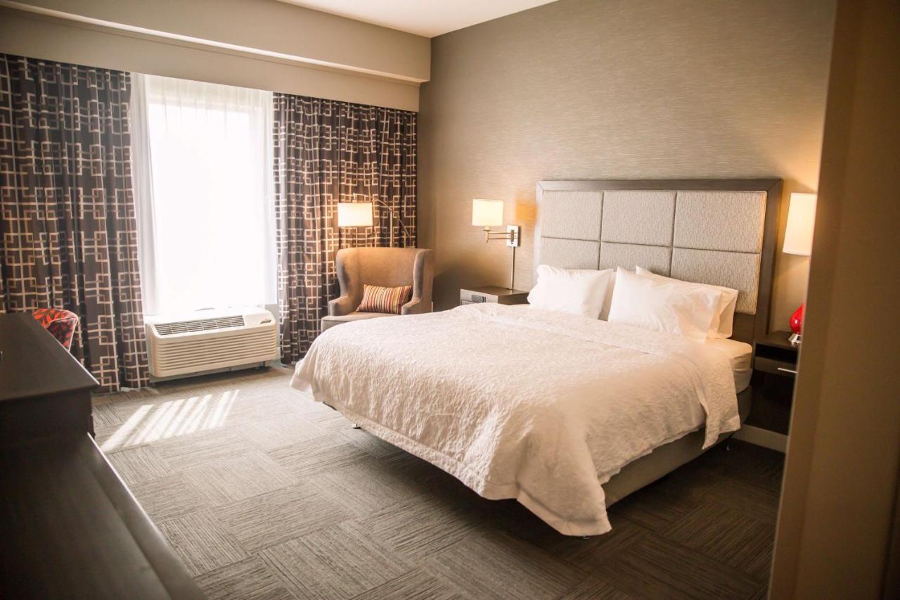King Room - Mobility Accessible/Non-Smoking at Hampton Inn Pontiac