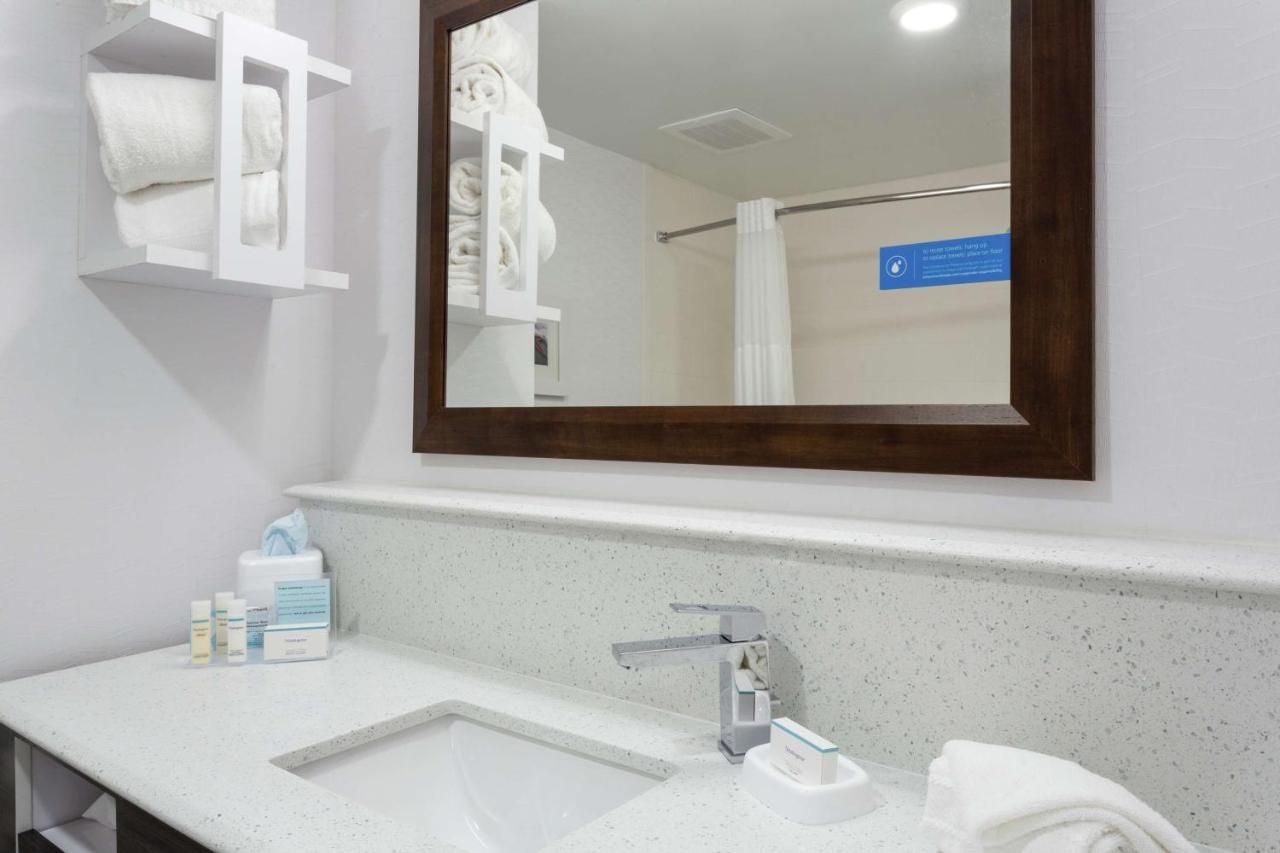 Queen Room with Two Queen Beds - Non-Smoking at Hampton Inn & Suites Jacksonville / Orange Park