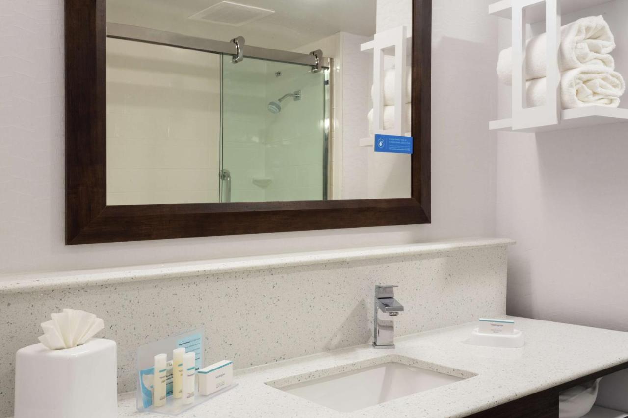 Standard King Room - Non-Smoking at Hampton Inn & Suites Jacksonville / Orange Park