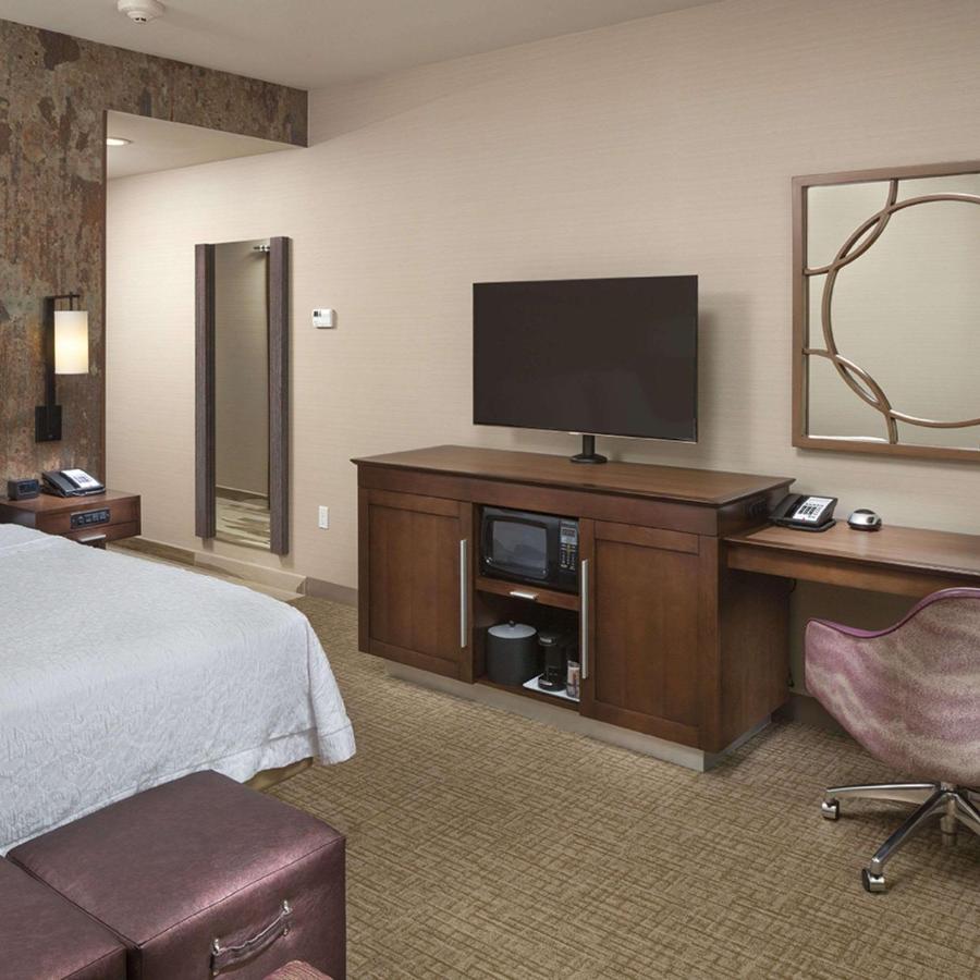 King Room with Bath Tub  - Disability Access at Hampton Inn & Suites Murrieta Temecula