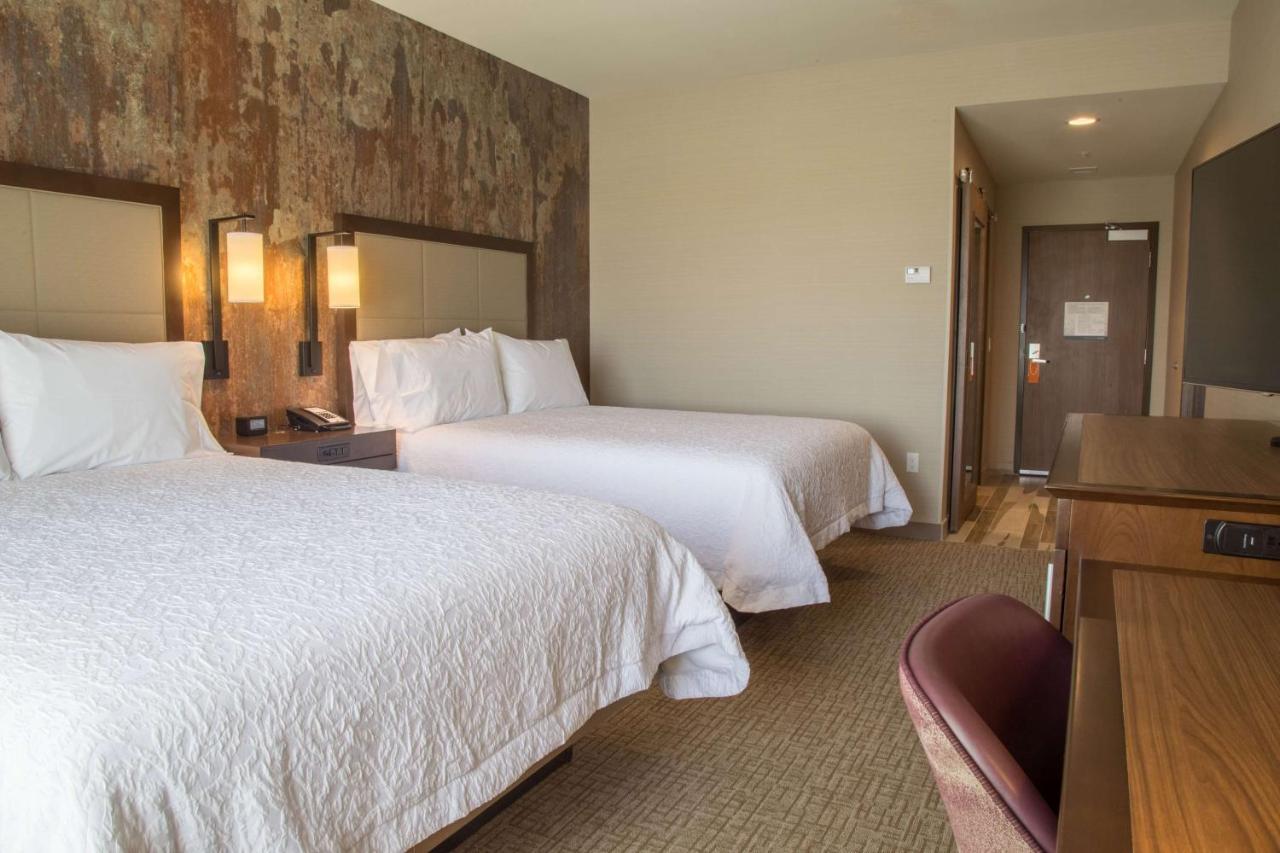 Queen Room with Two Queen Beds at Hampton Inn & Suites Murrieta Temecula