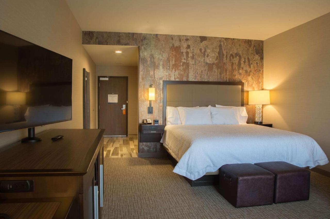 King Room at Hampton Inn & Suites Murrieta Temecula