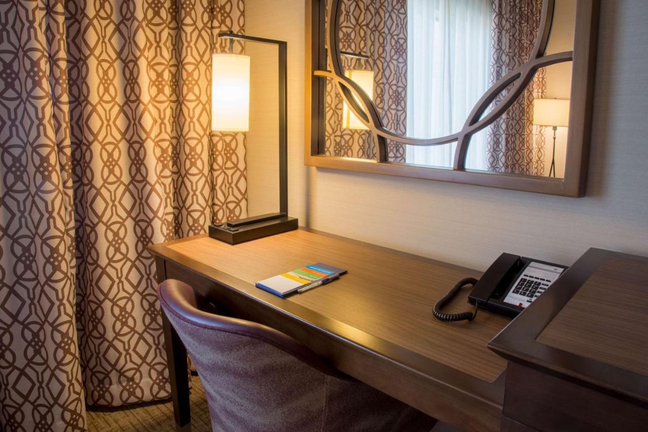 King Room at Hampton Inn & Suites Murrieta Temecula