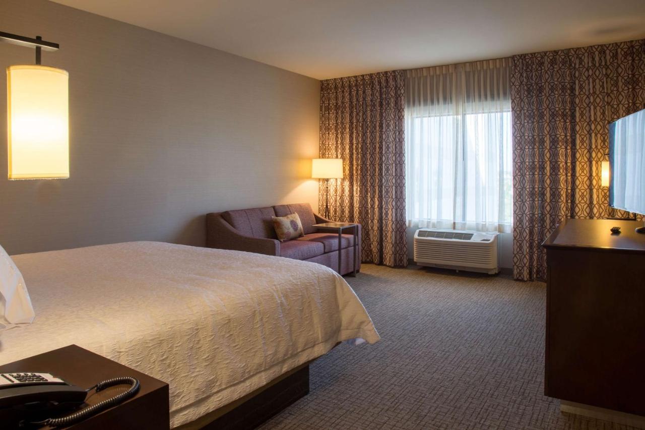 King Room at Hampton Inn & Suites Murrieta Temecula