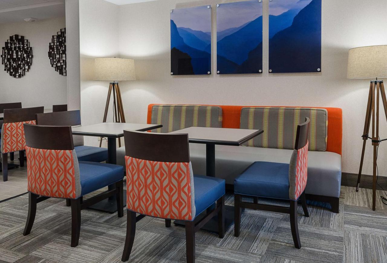 | Hampton Inn Covington VA