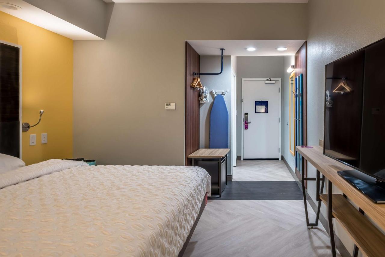 King Room at Tru by Hilton Garland Richardson