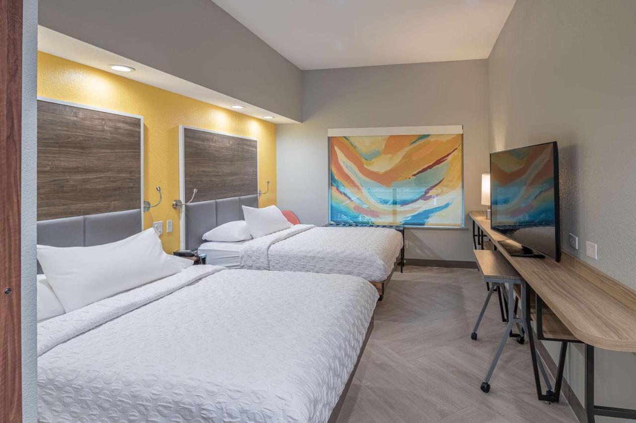 Queen Room with Two Queen Beds at Tru by Hilton Garland Richardson