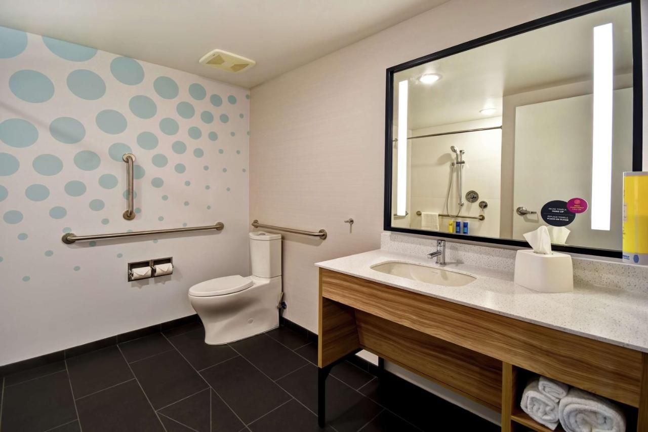Queen Room with Two Queen Beds with Bath Tub - Mobility Accessible at Tru by Hilton Salt Lake City Airport