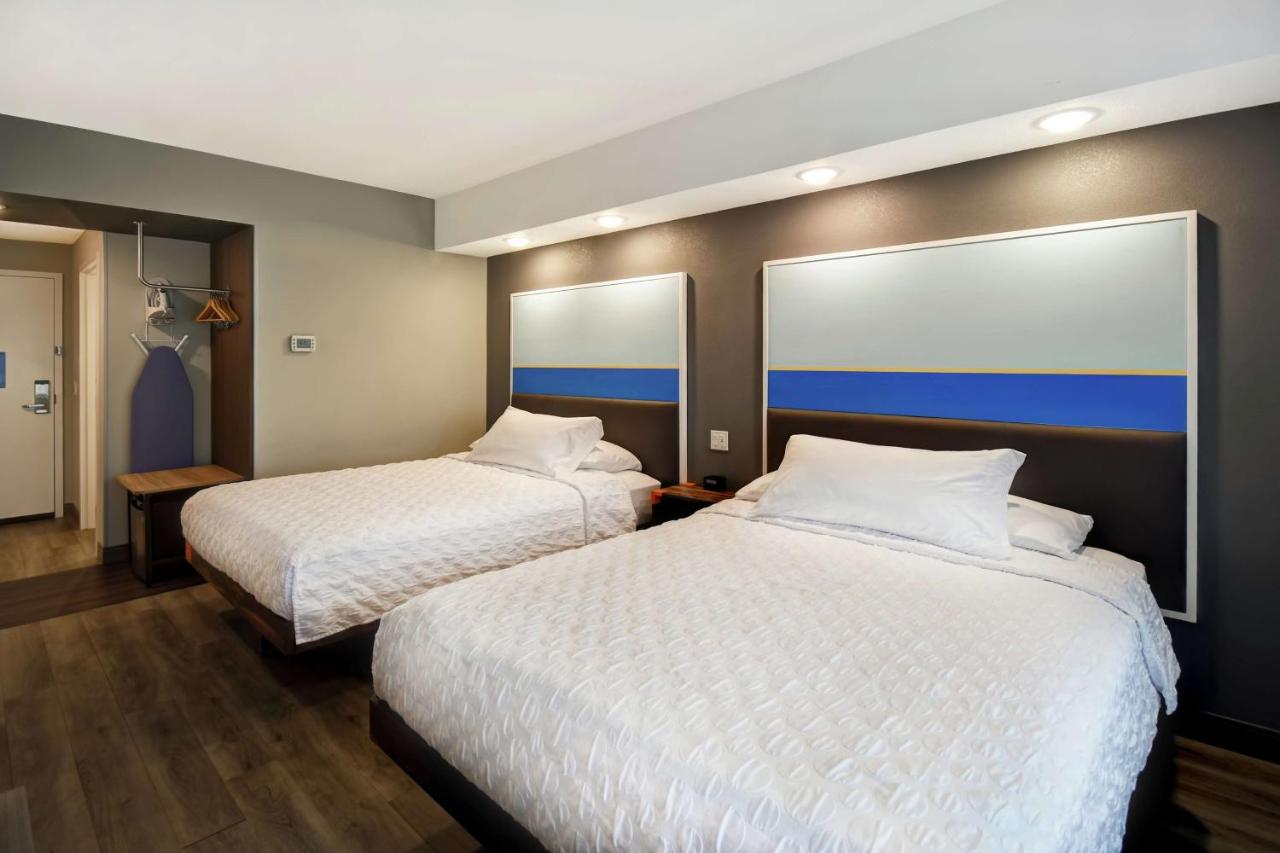 Queen Room with Two Queen Beds with Bath Tub - Mobility Accessible at Tru by Hilton Salt Lake City Airport