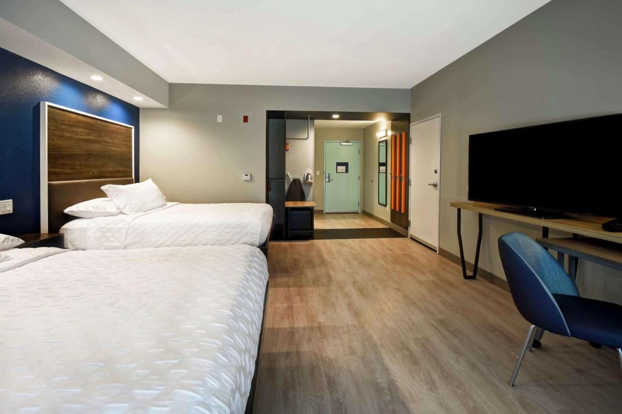 King Room - Hearing Accessible with Bathtub at Tru by Hilton North Platte
