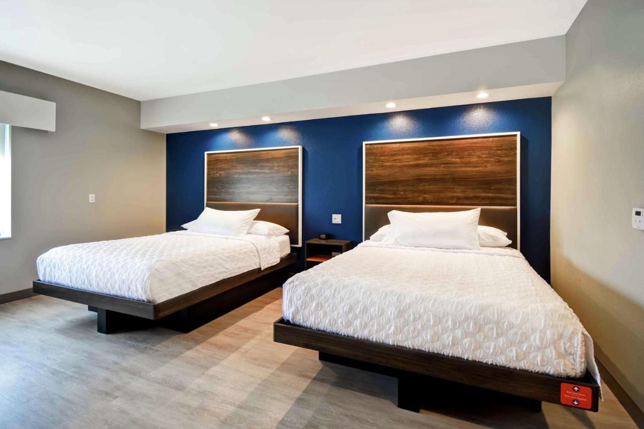 King Room - Hearing Accessible with Bathtub at Tru by Hilton North Platte