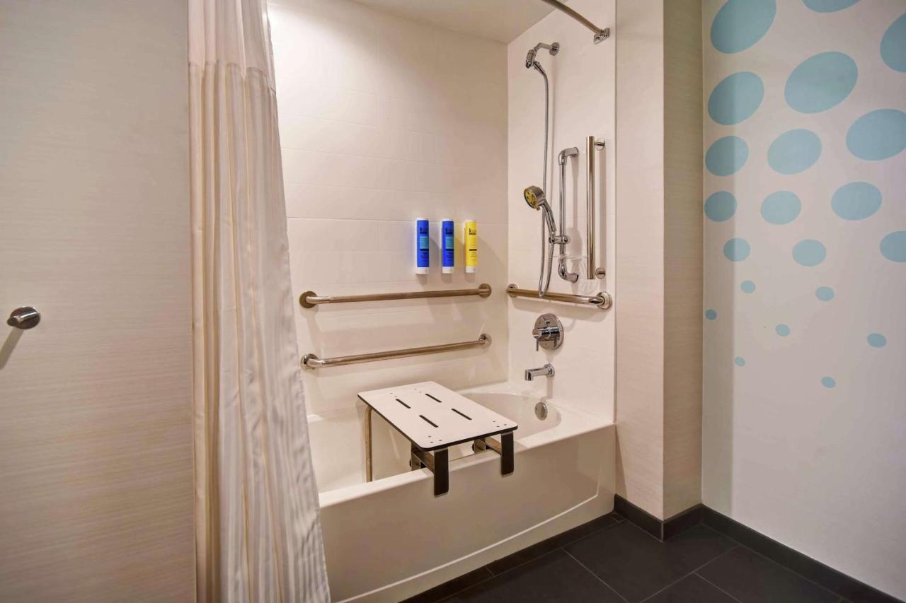 King Room - Hearing Accessible with Bathtub at Tru by Hilton North Platte