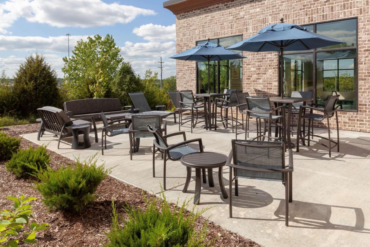  | Hampton Inn & Suites Overland Park South