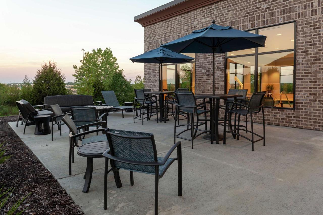 | Hampton Inn & Suites Overland Park South