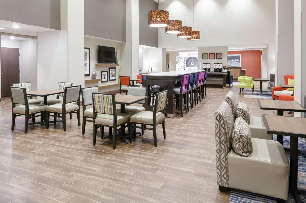  | Hampton Inn & Suites Overland Park South